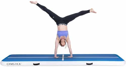 gymstick-air-track-opblaasbare-gymnastiek-mat-vrouw