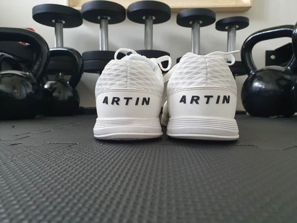 artin-athletics-fitnessschoenen-logo-achterkant
